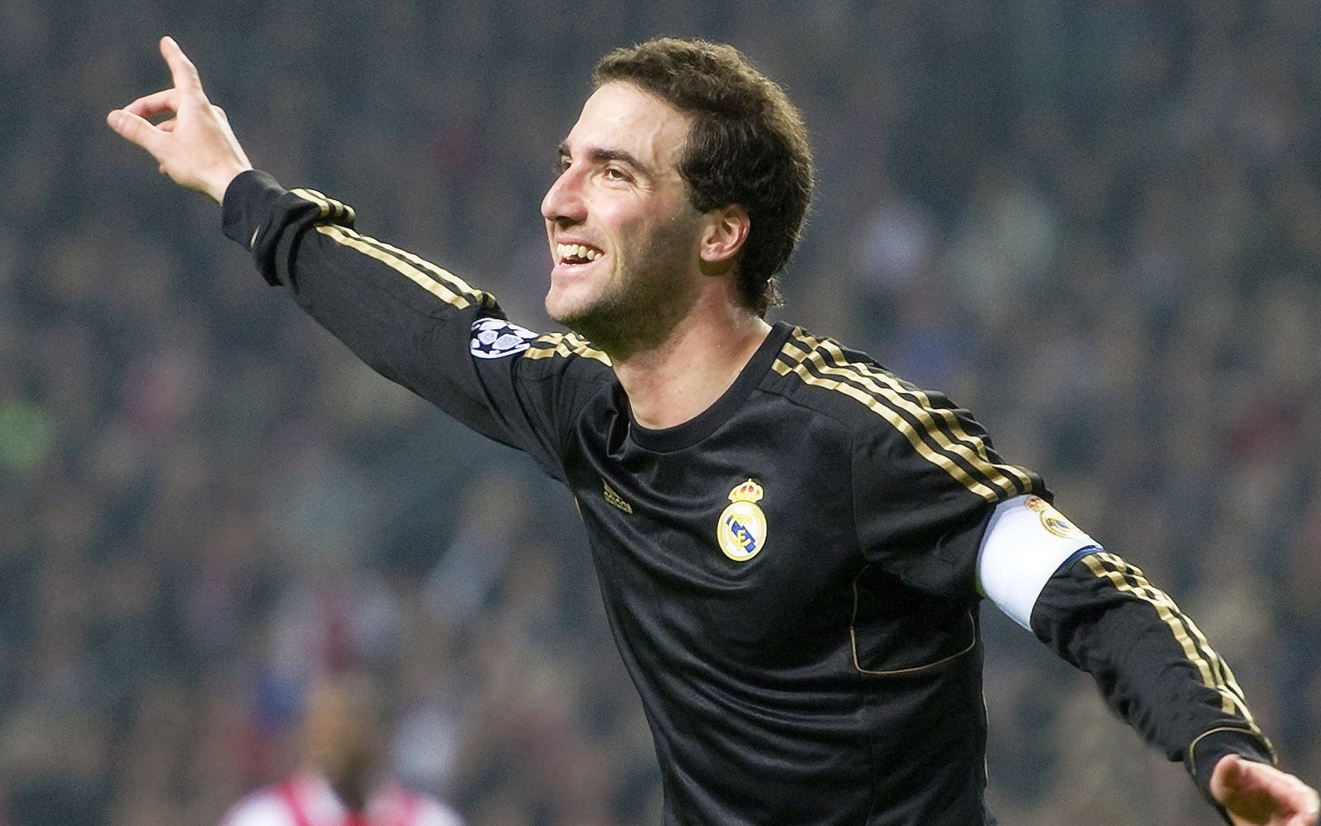 乔纳·隆戈：破纪录的橄榄球巨星，赢得全黑队的全球荣耀，乔纳坦资料